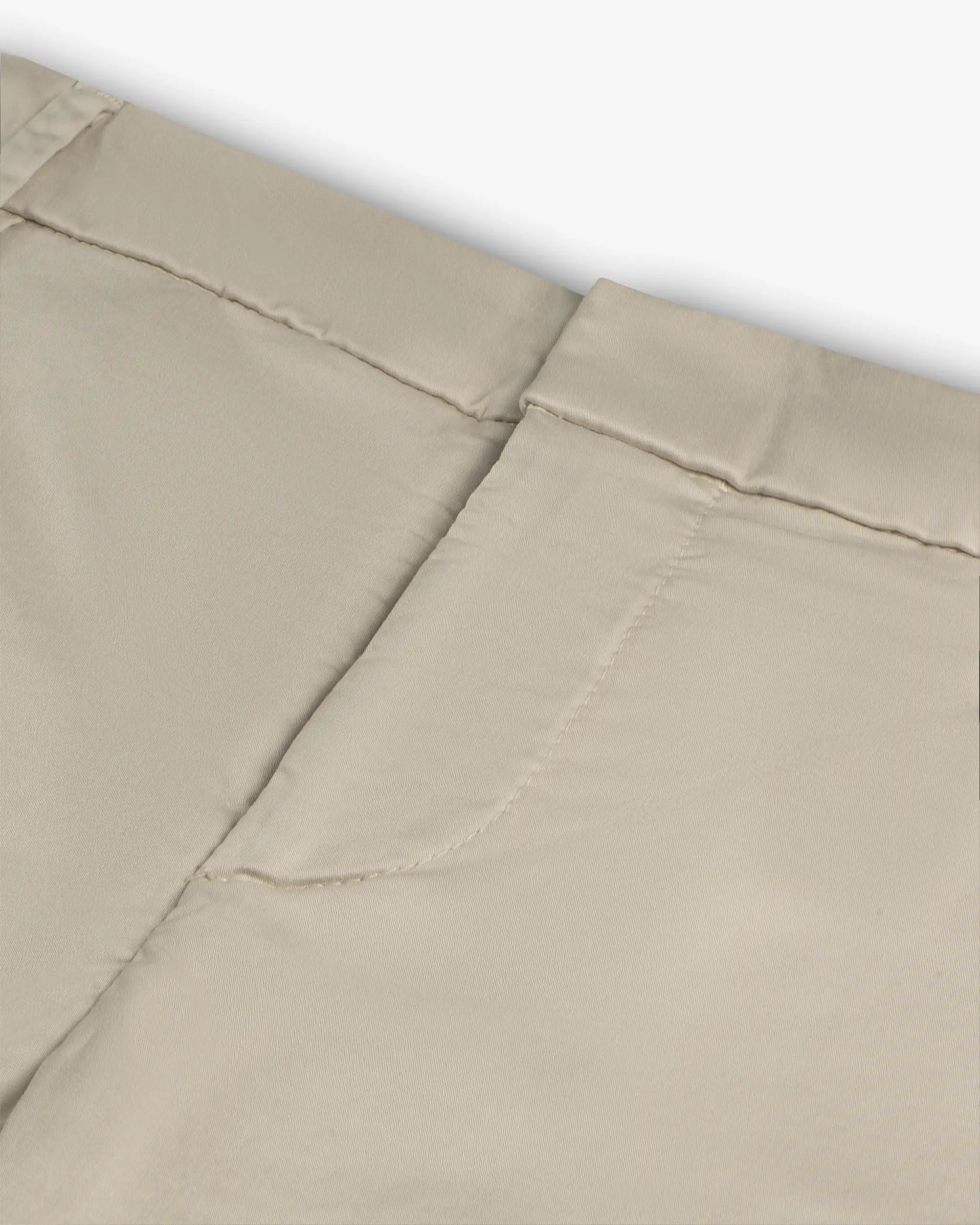 Hellsandfarbene Gaubert Satin Raso Stretch Chino von Dondup