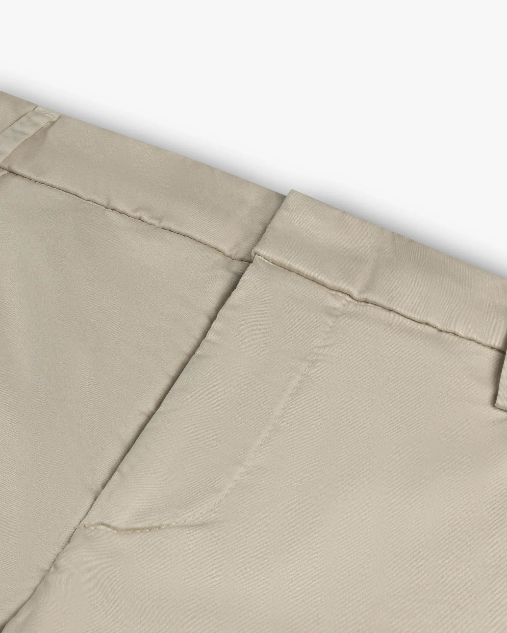 Hellsandfarbene Gaubert Satin Raso Stretch Chino von Dondup