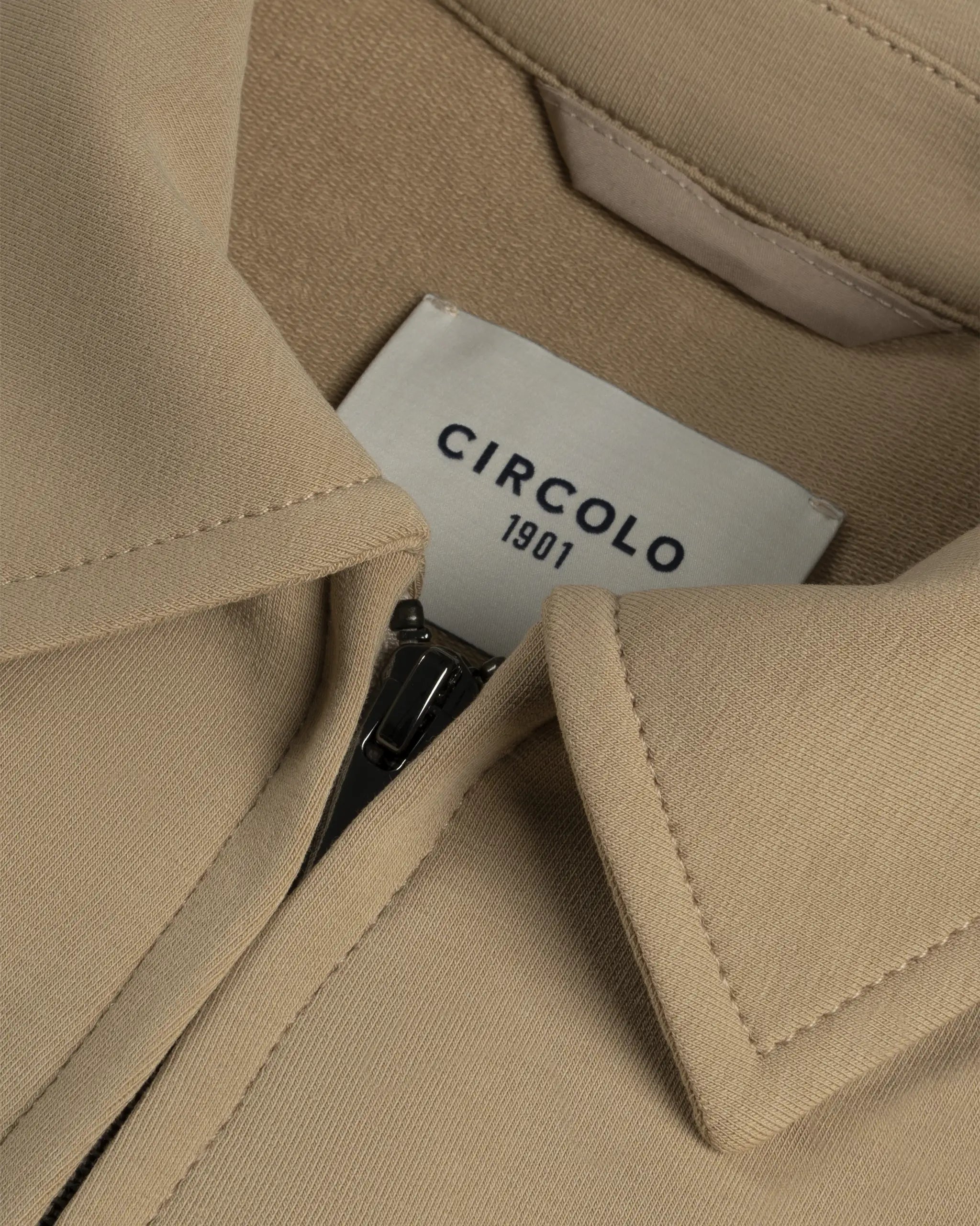 Macadamia-Farbene Fleece-Stretch-Jersey-Pocket-Jacke von Circolo