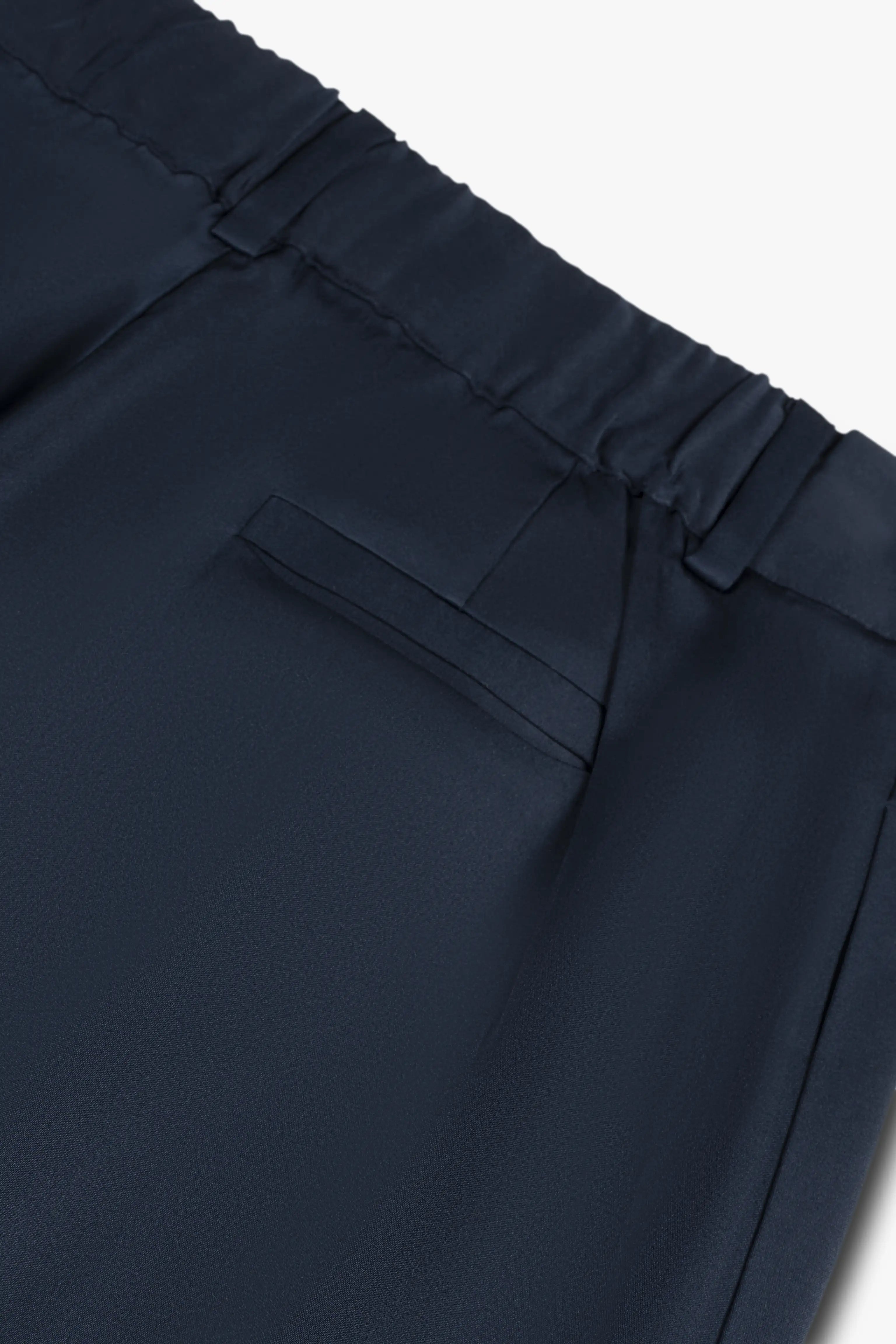 Marineblaue Weit Geschnittene Seidenhose mit Falten von Silk95