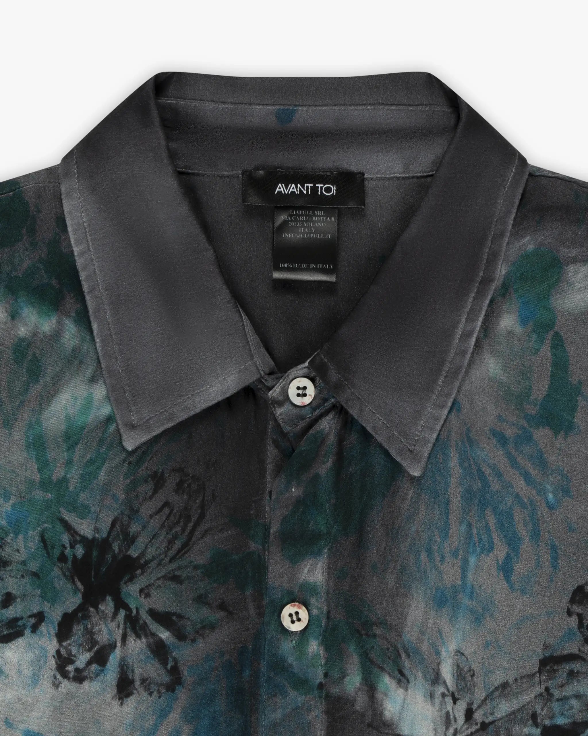 Topas-schwarzes Handbemaltes Seidensatin Shirt von Avant Toi