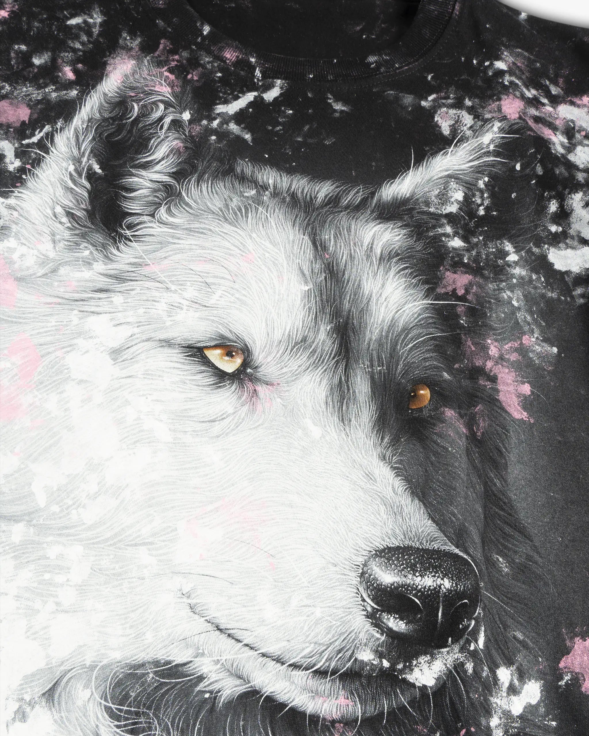 Black classic t-shirt with wolf motif and color details by Simeon Farrar