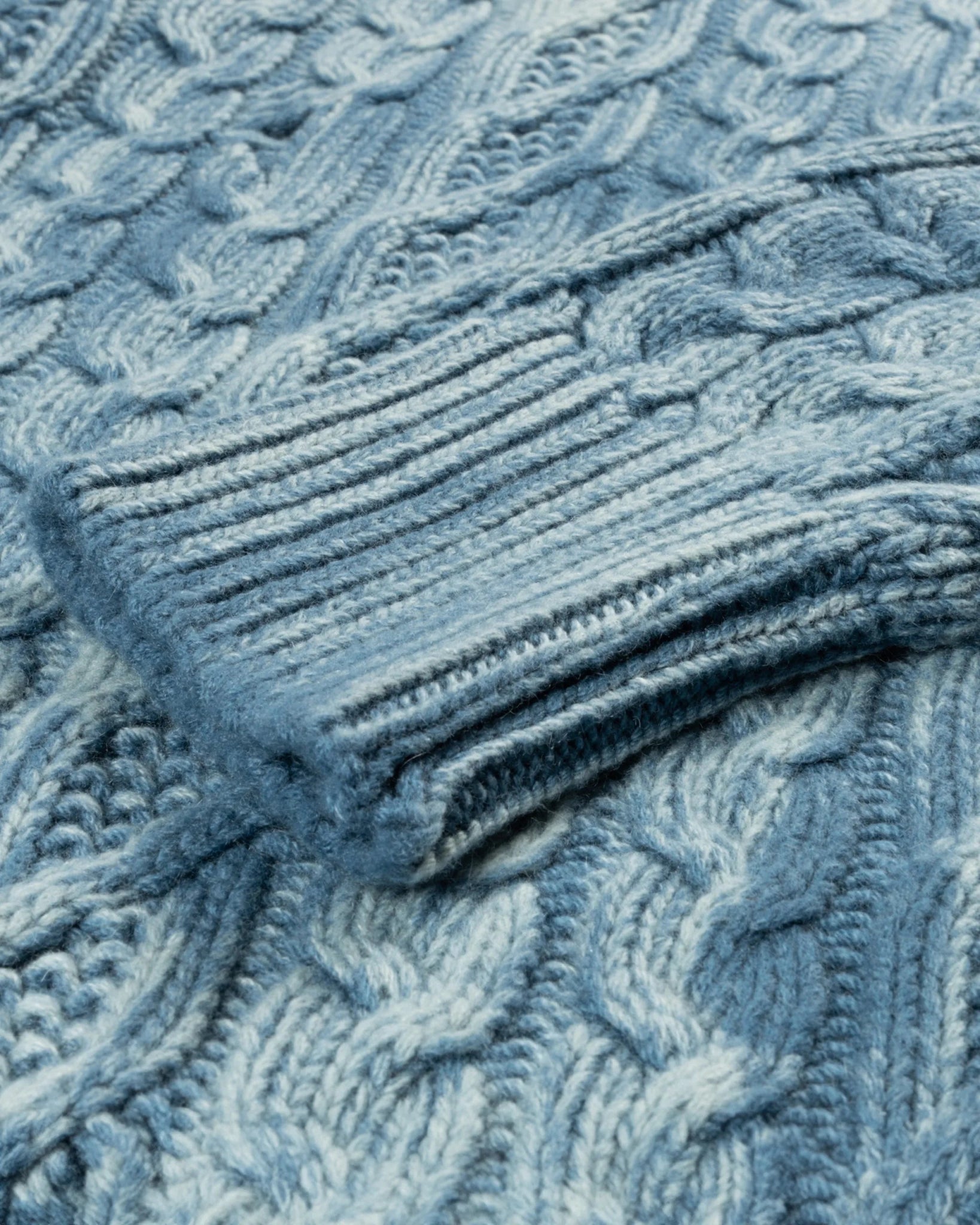 Handgesprühter Fischer - Zopfpullover von Avant Toi - Knitwear AVANT TOI