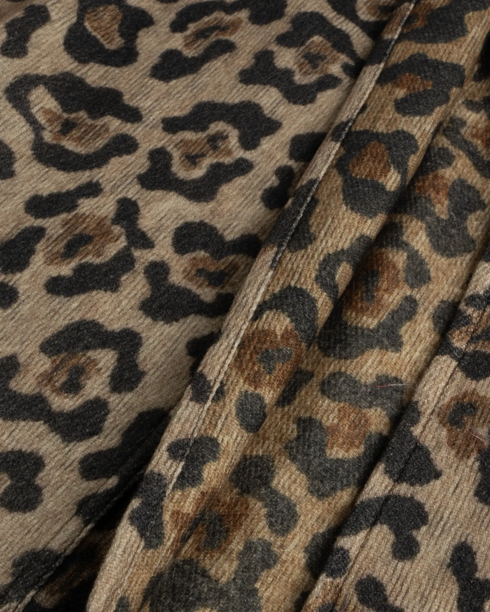 Leopardenmuster Printed Boxy Kurzjacke aus Kaschmir von Alonpi - Coats & Jackets ALONPI CASHMERE