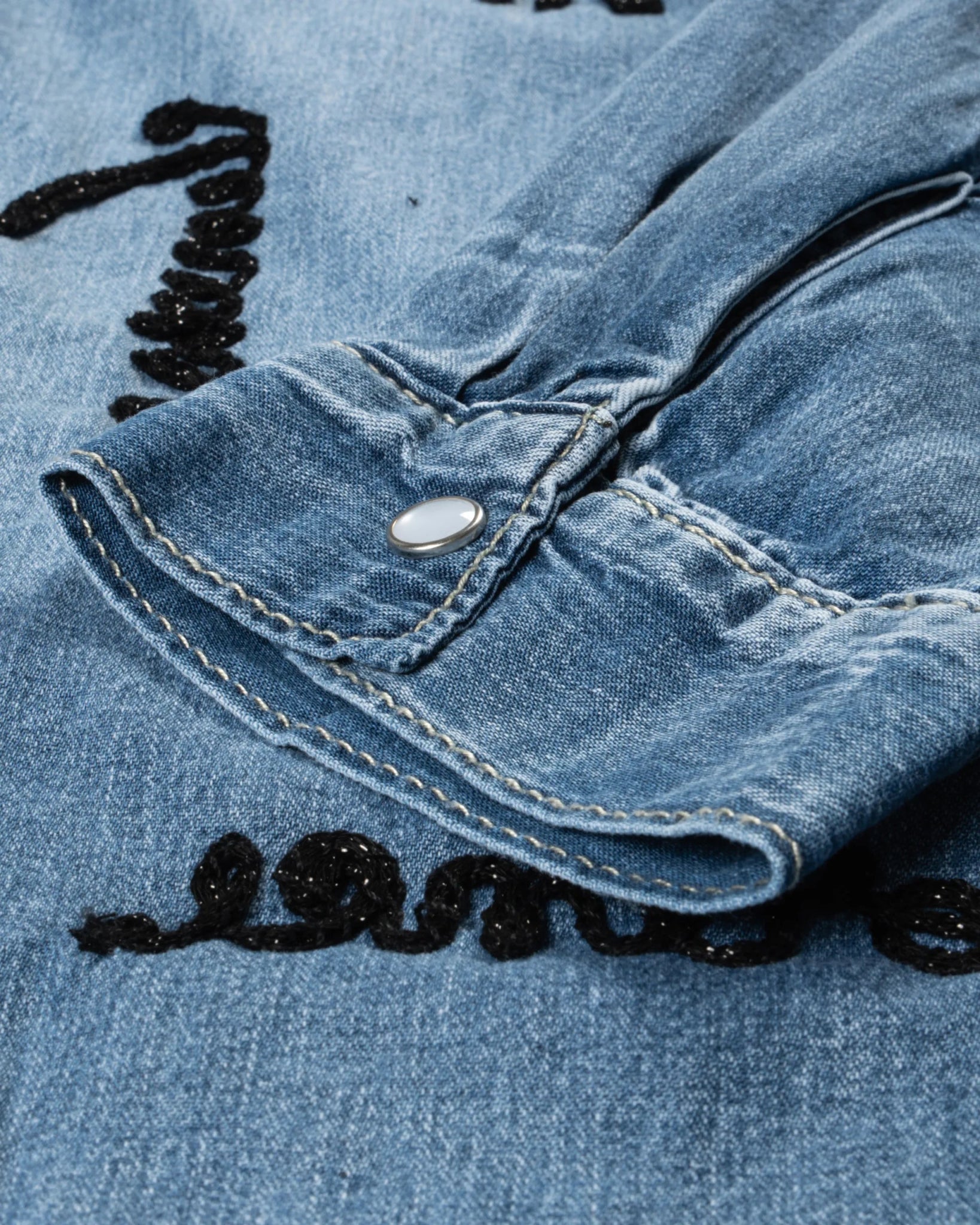 Stretch Denimhemd mit schwarzem Stickereibesatz von History Repeats - Denim HISTORY REPEATS